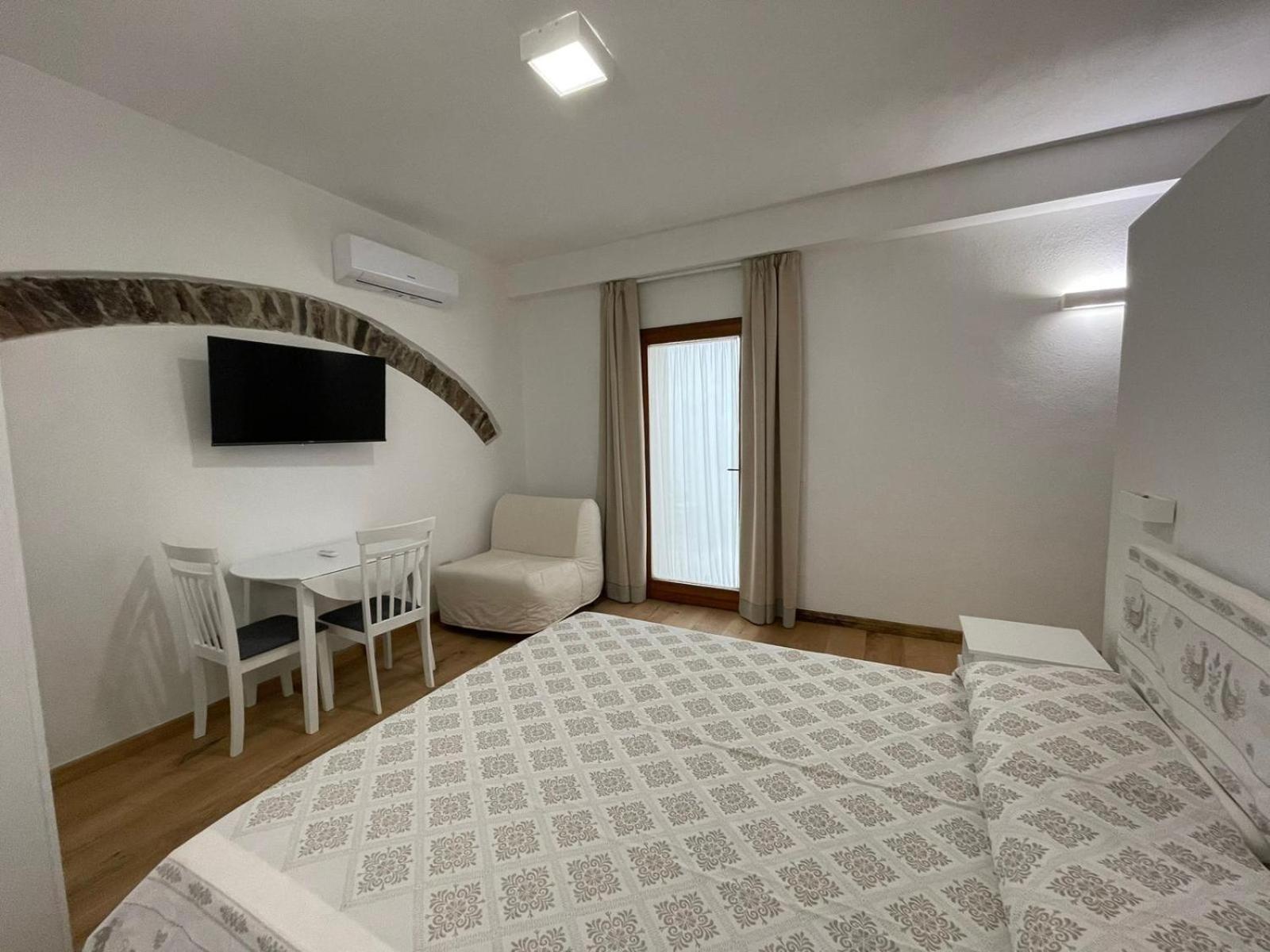 Sa Troppa De Sos Chentu Hotell Dorgali Exteriör bild