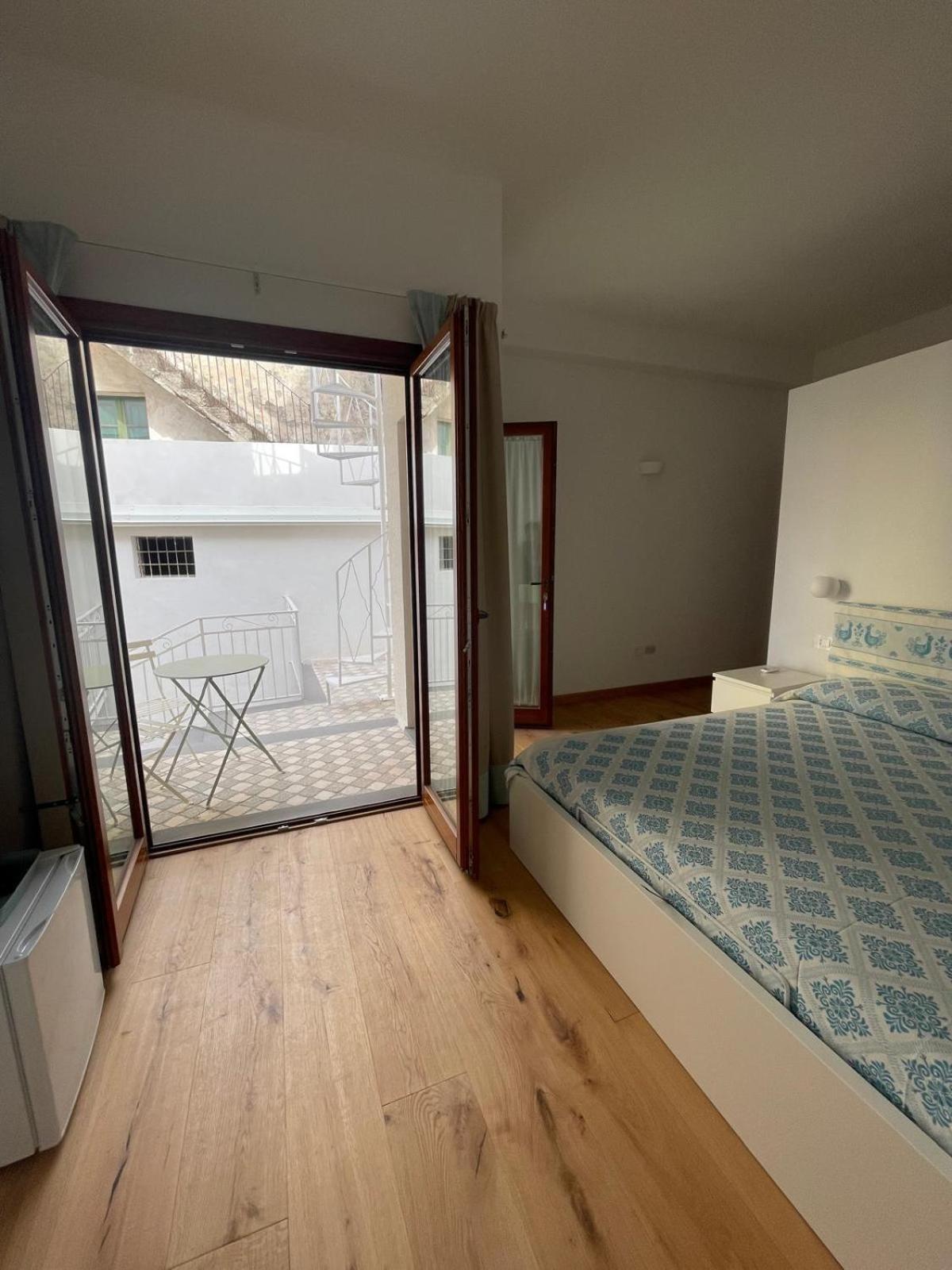 Sa Troppa De Sos Chentu Hotell Dorgali Exteriör bild