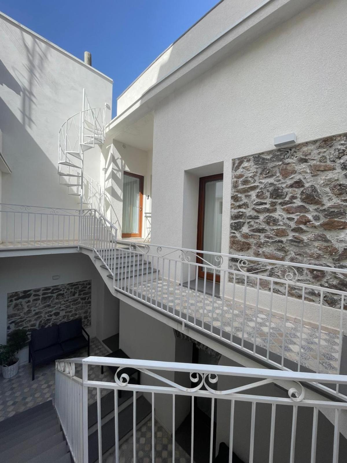 Sa Troppa De Sos Chentu Hotell Dorgali Exteriör bild