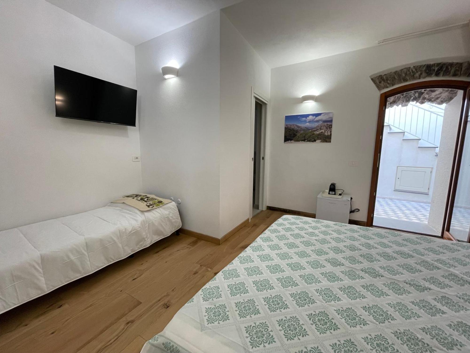 Sa Troppa De Sos Chentu Hotell Dorgali Exteriör bild