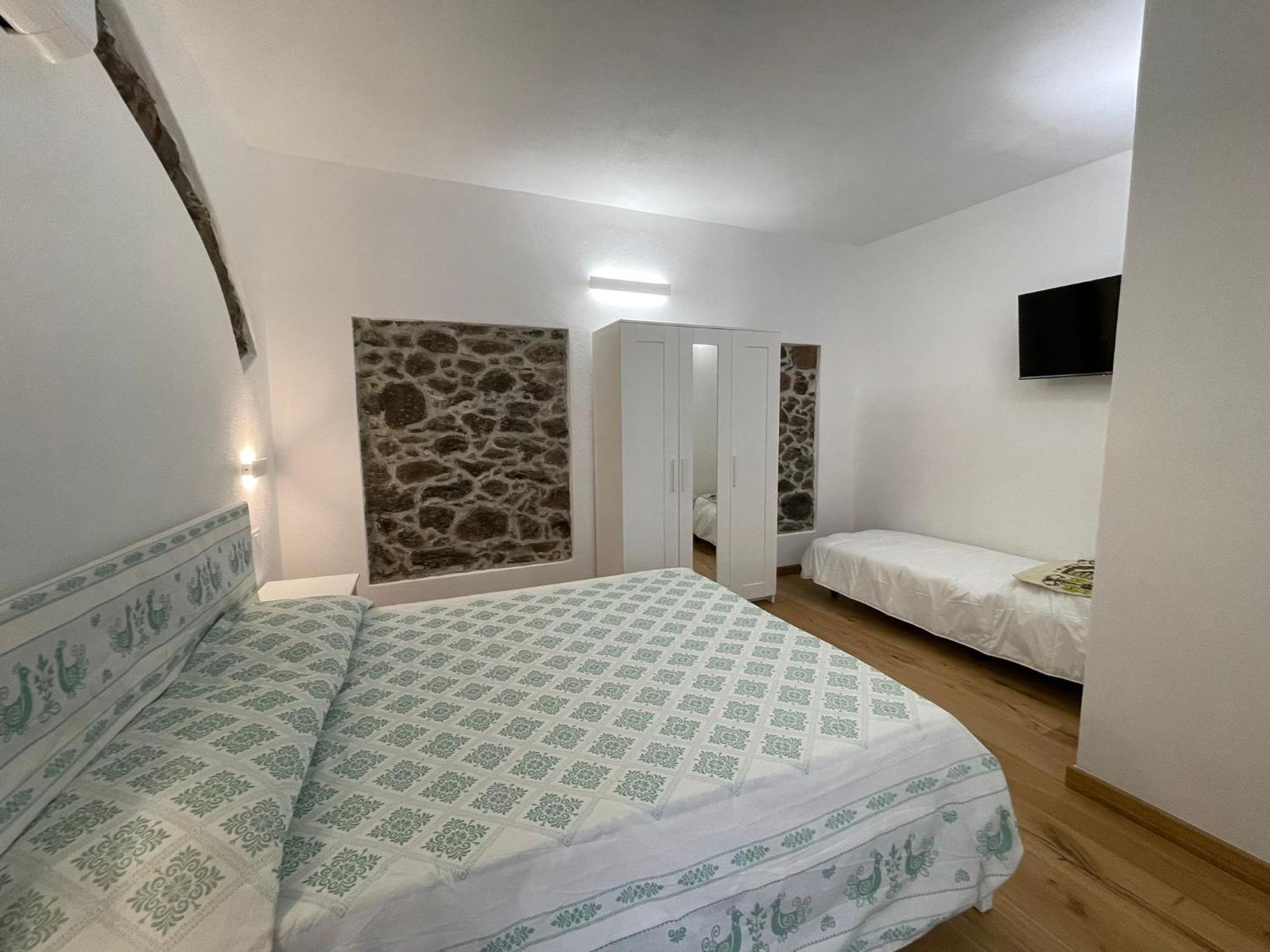 Sa Troppa De Sos Chentu Hotell Dorgali Exteriör bild